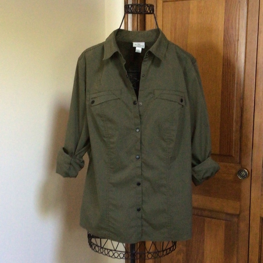 Worthington stretch easy snap army olive blouse, Size Large - Picture 8 of 10